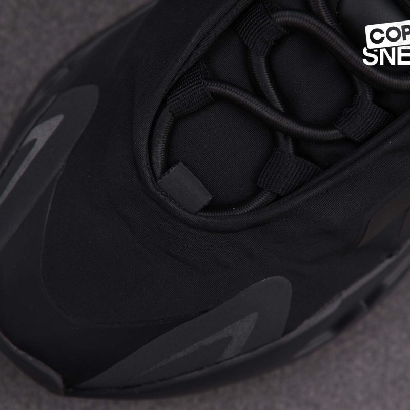 Giày Adidas Yeezy Boost 700 MNVN ‘Triple Black’ Best Quality