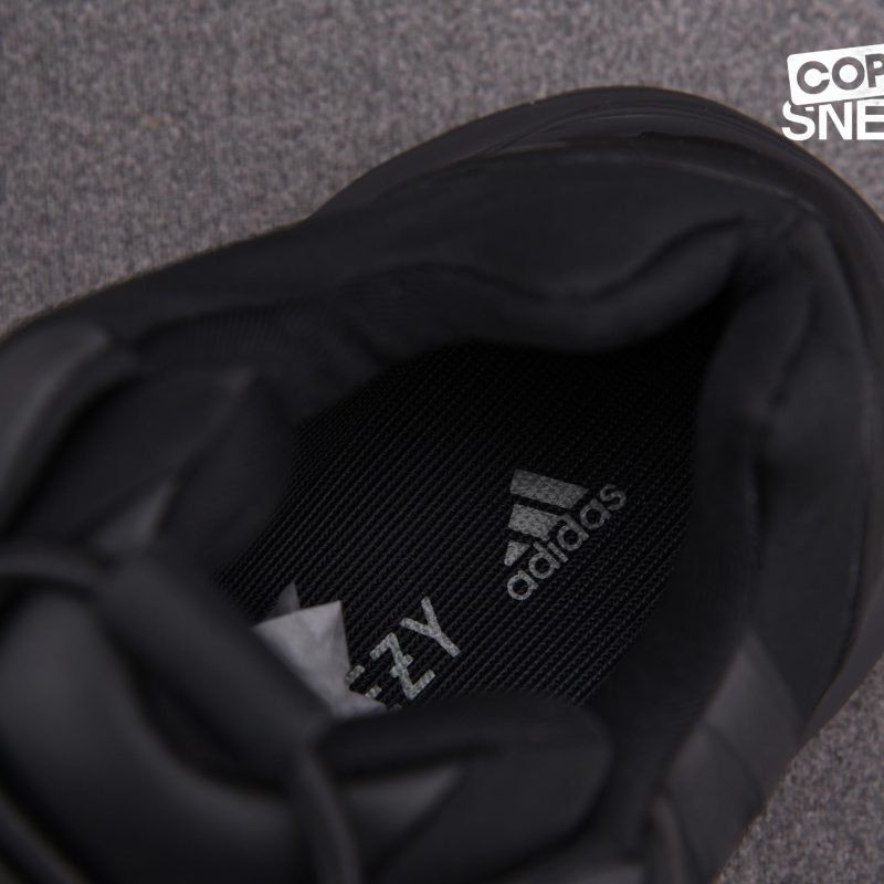 Giày Adidas Yeezy Boost 700 MNVN ‘Triple Black’ Best Quality